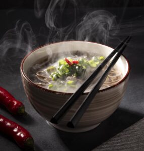 Vietnamese Instant Ramen: A Quick Taste of Authentic Flavor 1 Delicious Vietnamese instant ramen bowl with rich broth and noodles, showcasing Vietnamese-style flavors.